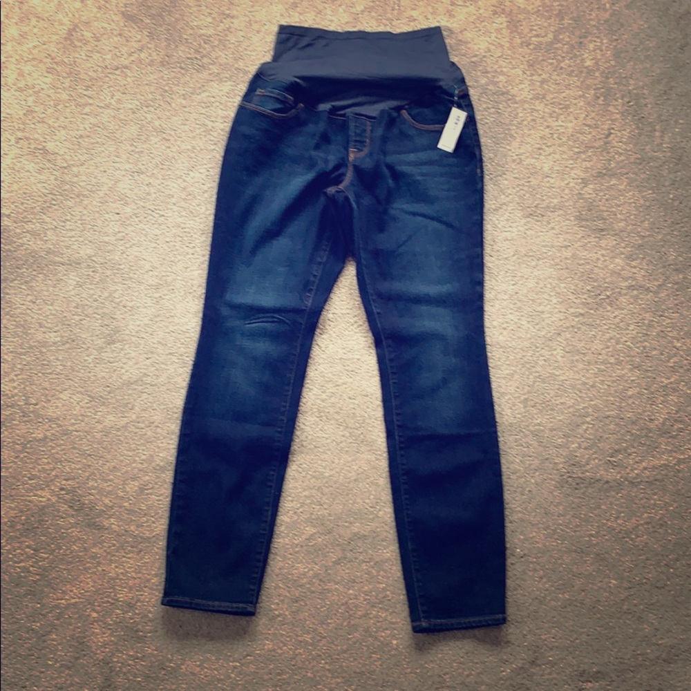 NWT Old Navy skinny maternity jeans size 8